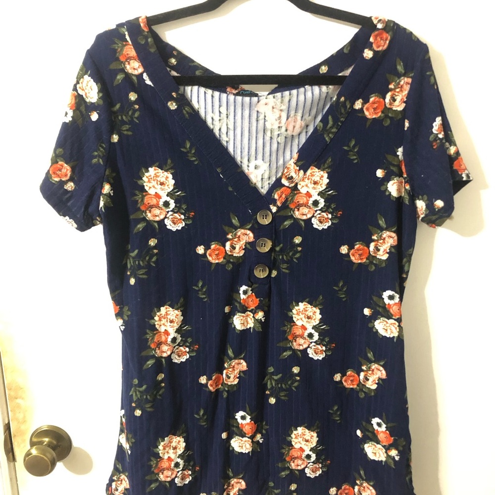 Floral V-Neck Buttoned Women's Top